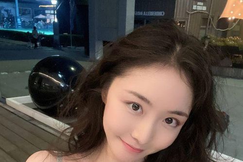Bạn gái 'Hoàng tử nhạc cổ phong' Hoắc Tôn bị bắt
