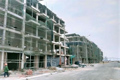 Quảng Ninh: Sập giàn giáo khiến 2 nữ công nhân bị thương