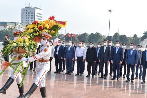 Thủ tướng tưởng niệm cố Tổng Bí thư Nguyễn Văn Linh, thăm các gia đình chính sách tại Hưng Yên