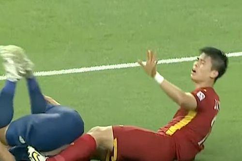 Duy Mạnh nói gì về chấn thương sau trận thua Thái Lan?