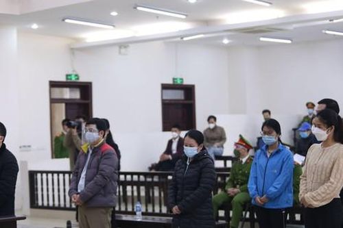 Cựu Hiệu trưởng Đại học Đông Đô bật khóc tại tòa