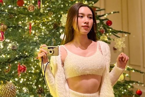 Ngọc Trinh, Quách Thu Phương và nhiều sao nữ sexy đón Giáng sinh