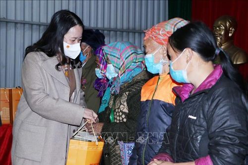 Phó Chủ tịch nước Võ Thị Ánh Xuân thăm và tặng quà tại huyện Phong Thổ, Lai Châu