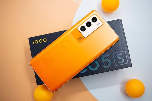 Ảnh chi tiết smartphone chip S888 5G, RAM 12 GB, màn hình 120Hz, sạc 66W, giá rẻ bất ngờ