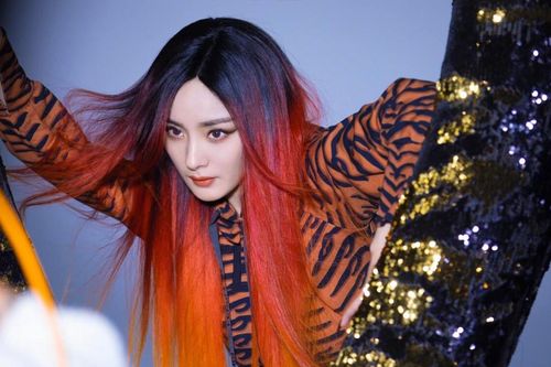 'Quý cô tuổi Dần' Dương Mịch 'lột xác' với hình tượng quyến rũ mê hoặc