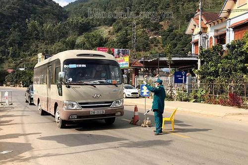 'Bộ đội Cụ Hồ' giúp nhân dân phòng chống dịch Covid-19