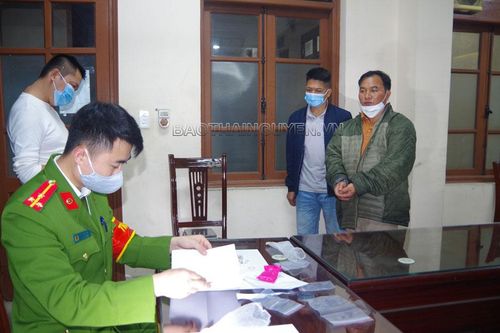 Bắt đối tượng mua bán trái phép chất ma túy