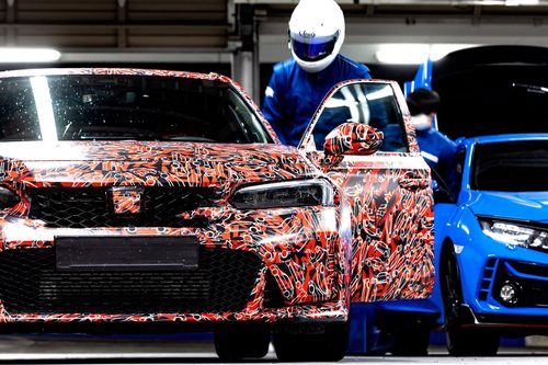 Honda Civic Type R sẽ được trưng bày tại triển lãm ô tô Tokyo nhưng vẫn ngụy trang