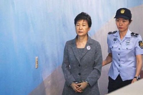 Lãnh đạo Hàn Quốc bất ngờ ân xá cho cựu tổng thống Park Geun-hye