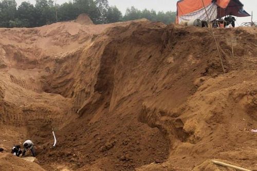 Sạt lở đất vùi lấp 4 cháu bé ở Tuyên Quang