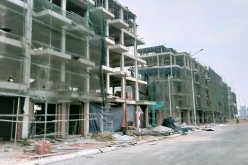 Quảng Ninh: Sập giàn giáo khi thi công, 2 công nhân rơi từ tầng 5 xuống