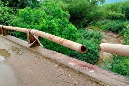 Xe máy rơi xuống cầu, 2 người thương vong