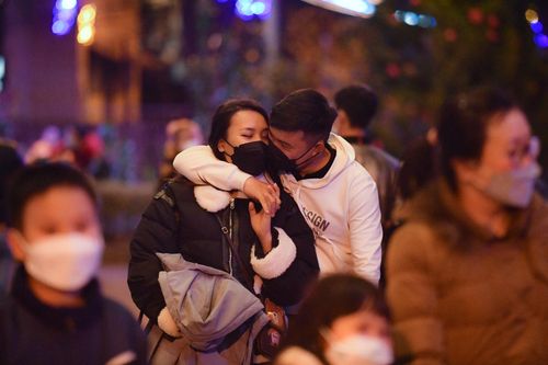 Hàng nghìn du khách đổ về Nhà thờ chính tòa Đà Lạt đón Giáng sinh