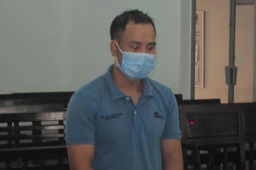 'Xử' đồng nghiệp bằng rìu