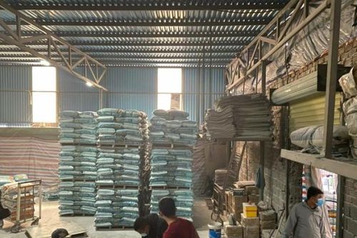 Bắt giám đốc Công ty Hoàng Long Dũng vì sản xuất bột trét tường giả