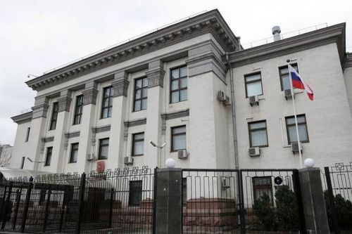 Lãnh sự quán Nga ở Ukraine bị tấn công bom xăng