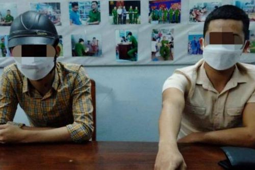 Bàn giao hai đối tượng chuẩn bị hung khí để 'giao chiến'