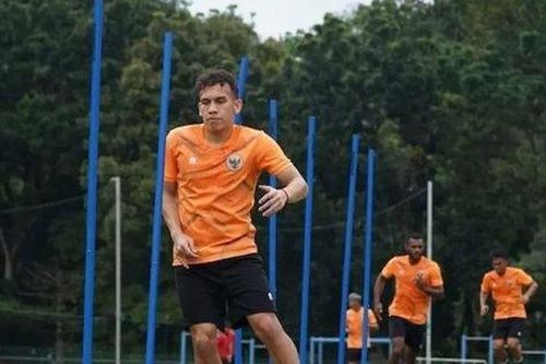 Người hâm mộ nài nỉ HLV Shin Tae-yong cho 'Messi Indonesia' đá trận bán kết lượt về