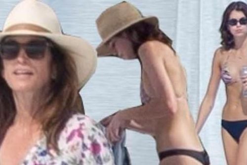 Con gái huyền thoại Cindy Crawford khoe dáng như tượng tạc với bikini nhỏ xíu