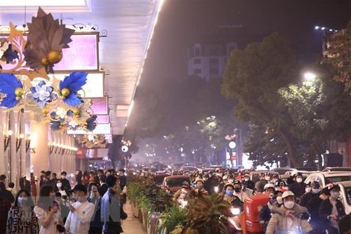 Hà Nội: Xử phạt nhiều người trông giữ xe tự phát trong đêm Noel