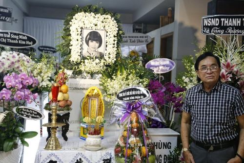 Clip: NSND Thanh Tuấn nghẹn ngào tiễn biệt NSƯT Thanh Kim Huệ, 'đôi giọng ca vàng' từ đây lẻ bóng!