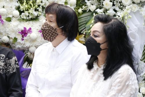 NSND Minh Vương cùng ông xã NSƯT Thanh Kim Huệ lo chỗ yên nghỉ cho nữ nghệ sĩ