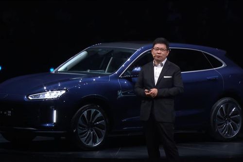 Huawei ra mắt mẫu xe điện mới, tuyên chiến Tesla