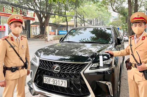 Phát hiện xe sang Lexus LX570s bạc tỷ đeo biển kiểm soát của xe Mazda