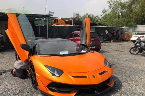 Lamborghini Aventador SVJ Roadster mang màu sơn nổi bật tại Việt Nam