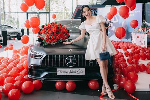Phương Trinh Jolie được 'tình trẻ' tặng Mercedes-AMG GT53 hơn 6 tỷ