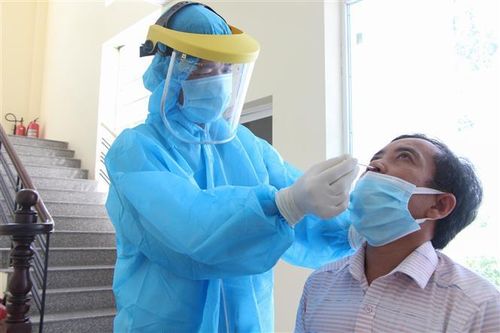 Việc 'thổi giá' kit test COVID-19, người dân có được hoàn lại phần tiền?