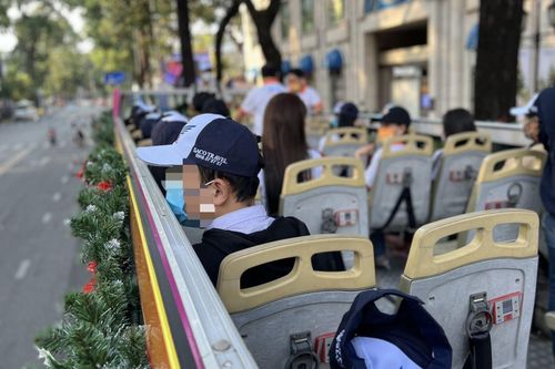 Các học sinh mồ côi vì COVID-19 được tham quan, khám phá TP Hồ Chí Minh