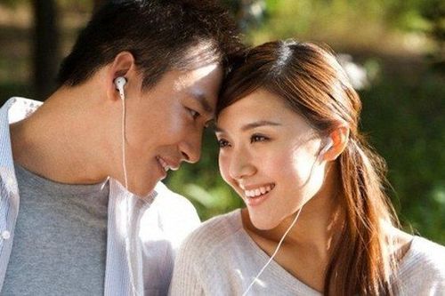 Vợ chồng mặn nồng đến đâu đàn bà cũng đừng chia sẻ 4 điều này, chỉ làm chồng chán, xa lánh vợ mà thôi