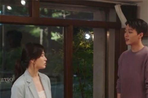 Song Hye Kyo diện đầm quyến rũ nhưng lại không dám 'hở bạo' khiến dân tình thắc mắc