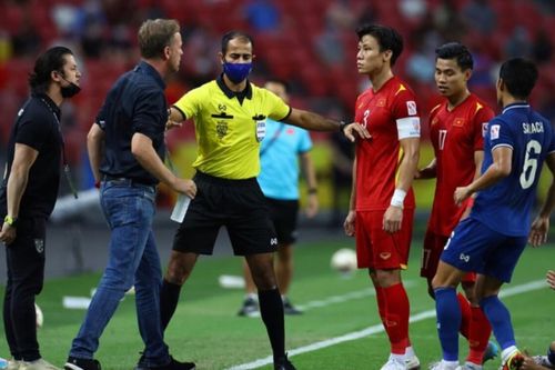 Thái Lan - Việt Nam: 'Boxing day', trọng tài tặng quà cho ai?