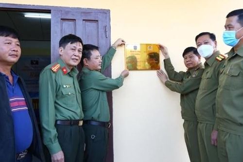 Bàn giao trụ sở Công an các bản tại Lào giáp biên giới với Hà Tĩnh