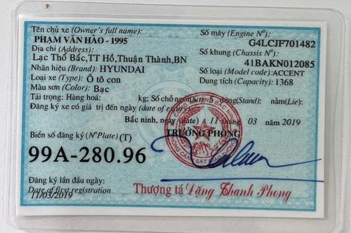Lên mạng đặt mua giấy đăng ký xe ôtô giả để làm việc với Công an