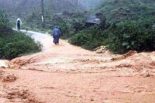 Thừa Thiên - Huế di dời khẩn cấp 14 hộ dân ở chân đèo Phú Gia