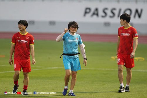 Đội tuyển Việt Nam chia tay bác sĩ Choi Ju-young và trợ lý Kim Tae-min
