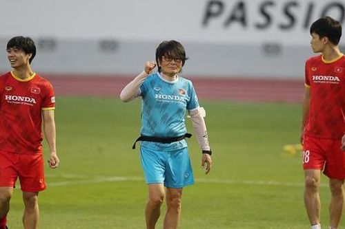 Bóng đá Việt Nam chia tay 'thần y' Choi Ju-young