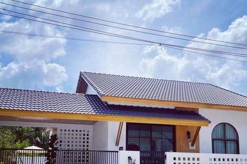 Nhà cấp 4 mái chồng kiểu Nhật cho gia đình trẻ thích phá cách