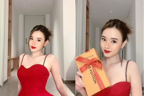 Midu rạng rỡ khoe quà hậu Giáng sinh