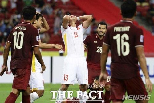 Báo Hàn: Ông Park 'mất phép', Việt Nam gây thất vọng AFF Cup