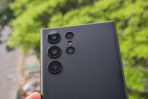 Galaxy S22 Ultra tuyệt đẹp xuất hiện ngoài đời thực
