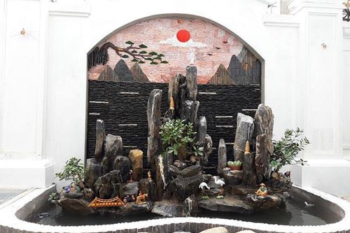 Ngã xuống bể cá trong nhà, bé gái 2 tuổi tử vong thương tâm