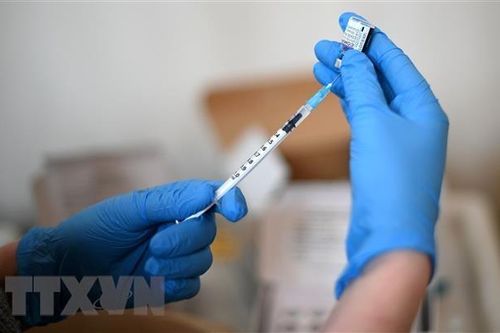 Người chưa tiêm vaccine mắc COVID-19 có nguy cơ phải điều trị tích cực