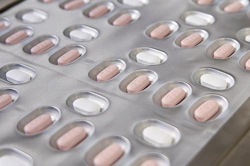 Thuốc kháng COVID-19 của Pfizer và Meck: Ai có thể dùng và dùng ở thời điểm nào?