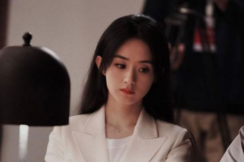 Không còn bị chê 'quê kiểng' khi diện đồ hiệu, Triệu Lệ Dĩnh sang chảnh gấp bội lần trong phim mới
