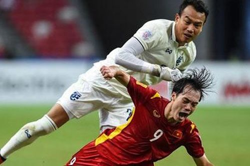 Thủ môn Thái Lan chơi xấu Văn Toàn phải nghỉ 8 tháng vì chấn thương