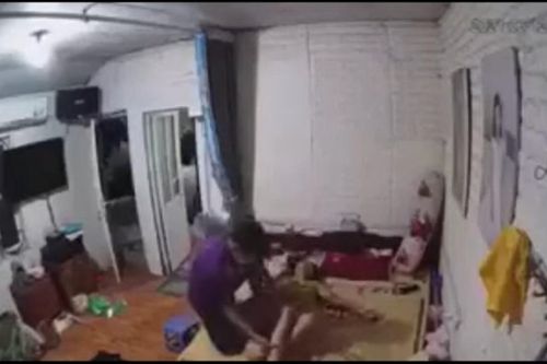 Sức khỏe hiện tại của người phụ nữ gãy xương đùi khi tập 'vật lý trị liệu'